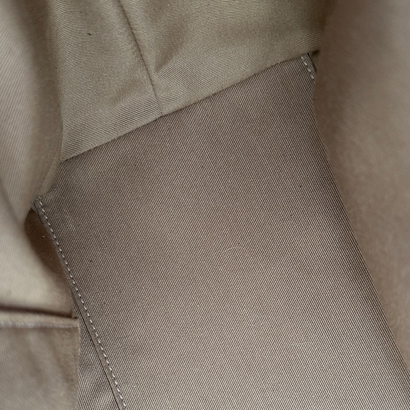 Coach Outlet Gallery Tote Bag in Ivory Chalk - Picture 6 of 12